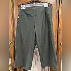Lucy Everyday Wear Black Capri Activewear  Pants